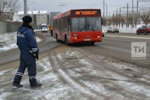 Çӗнӗ çул умӗн Тутарстан автоинспекторӗсем водительсене уявпа саламлама тухаççӗ