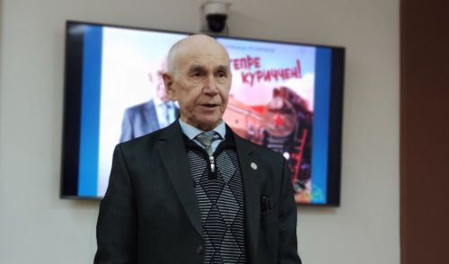 «Варкăшра» Александр Трофимовăн кӗнекине сӳтсе яврӗç