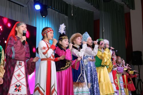 ТР вӗрентӳпе наука министрӗ Халăхсен хушшинчи тăван чӗлхе кунӗпе саламланă