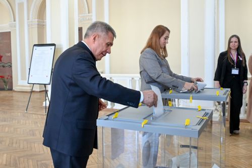 Рустам Минниханов Раççей Президенчӗн суйлавӗнче сасăланă