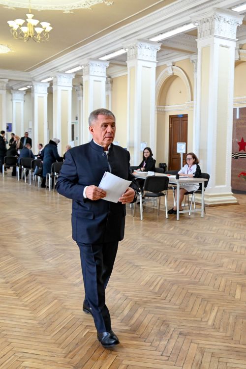 Рустам Минниханов Раççей Президенчӗн суйлавӗнче сасăланă