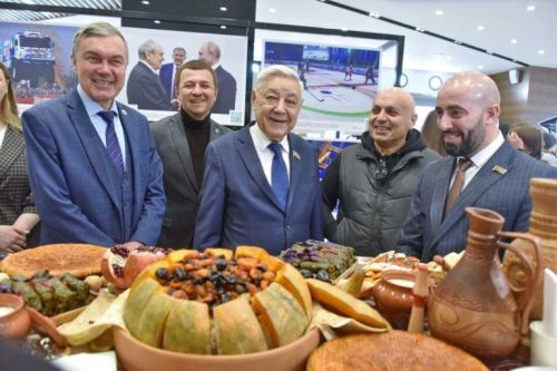 Тутарстан Халăхсен ассамблейин наципе культура автономийӗсем суйлава килекенсене тӗрлӗ халăх апат-çимӗçӗпе сăйларӗç