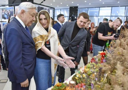 Тутарстан Халăхсен ассамблейин наципе культура автономийӗсем суйлава килекенсене тӗрлӗ халăх апат-çимӗçӗпе сăйларӗç