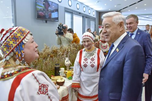 Тутарстан Халăхсен ассамблейин наципе культура автономийӗсем суйлава килекенсене тӗрлӗ халăх апат-çимӗçӗпе сăйларӗç