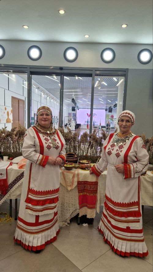 Тутарстан Халăхсен ассамблейин наципе культура автономийӗсем суйлава килекенсене тӗрлӗ халăх апат-çимӗçӗпе сăйларӗç