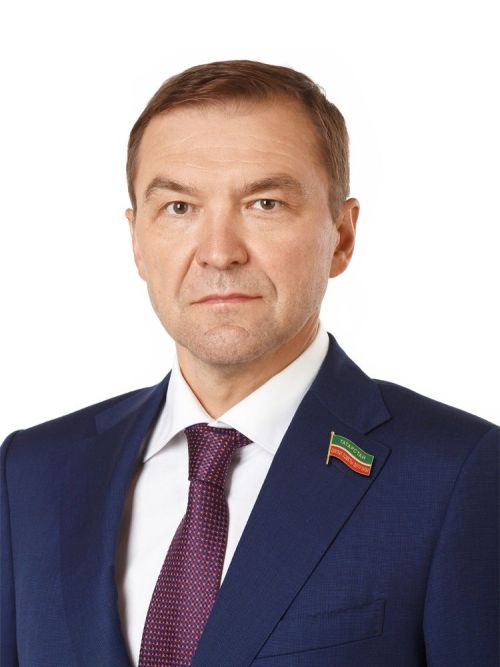 ТР Патшалăх Канашӗн депутачӗ, ТР ЧНКА Канашӗн председателӗ Дмитрий Самаренкин «Сувар» хаçата 30 çул тултарнă ятпа саламлани