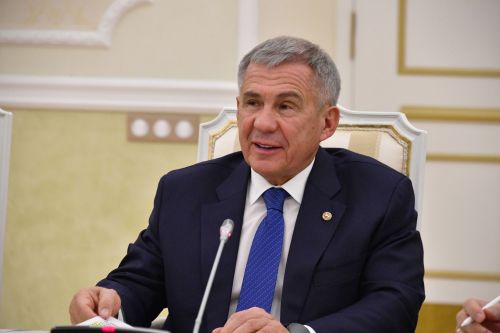 Тутарстан Республикин Раисӗ Рустам Минниханов Пӗтӗм тӗнчери хӗрарăмсен кунӗ ячӗпе саламлани