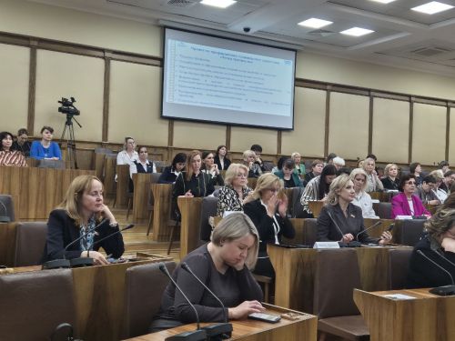 Патшалăх Думин депутачӗ Татьяна Ларионова шучӗпе çемье, аннелӗхпе ачалăх ыйтăвӗсене хӗрарăмсем лайăхрах ăнланаççӗ