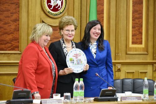 Патшалăх Думин депутачӗ Татьяна Ларионова шучӗпе çемье, аннелӗхпе ачалăх ыйтăвӗсене хӗрарăмсем лайăхрах ăнланаççӗ