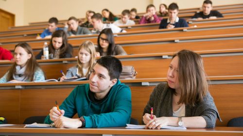 Аслă шкулсенче тӳлевсӗр вырăнсем нумайланаççӗ
