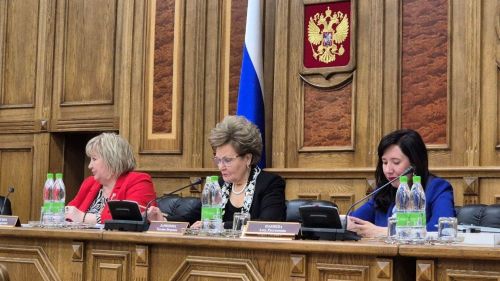 Патшалăх Думин депутачӗ Татьяна Ларионова шучӗпе çемье, аннелӗхпе ачалăх ыйтăвӗсене хӗрарăмсем лайăхрах ăнланаççӗ