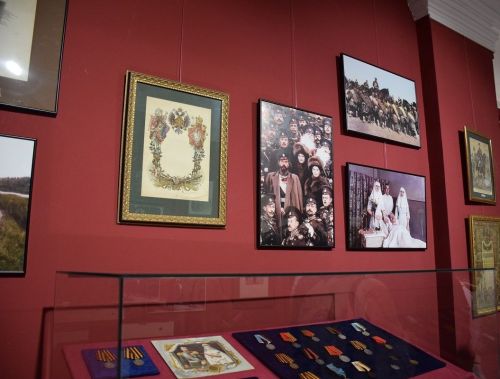 Юлашки император тата унăн çемйи