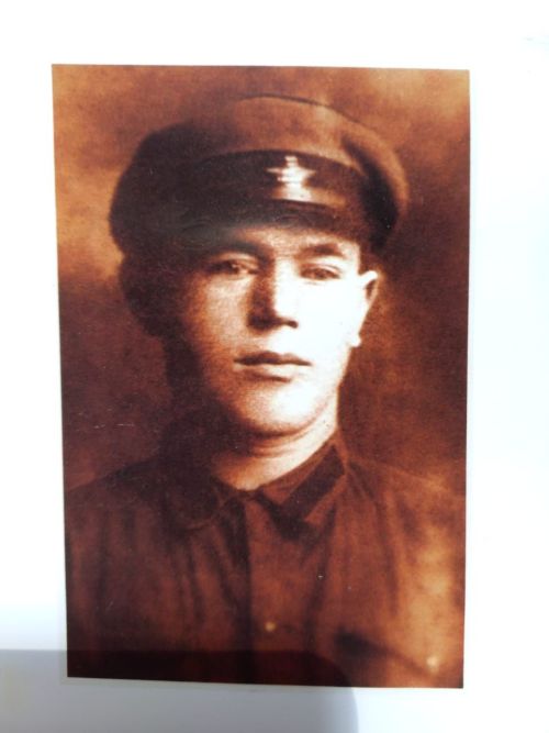 #МойГеройМояСемья: Ендиер Никифорова тăватă хутчен вăрçа ăсатнă, телее, кашнинчех сывă таврăннă вăл