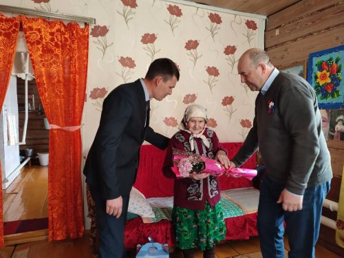 Поздравили тружениц тыла