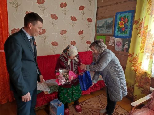 Поздравили тружениц тыла