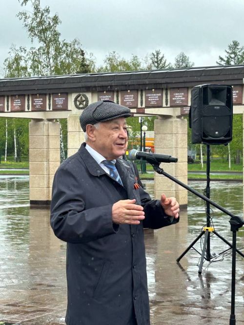 Фарид Мухаметшин: «Ăруран ăрăва йăх-несӗлсен паттăрлăхӗ парăнса пытăрччӗ, ветерансен тӗслӗхӗпе ӳстӗр çамрăк ăру»