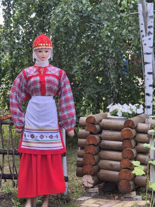 Чăваш Шупашкарӗнче иртнӗ «Выля, хут купăс!» фестиваль-конкурса ентешӗсем хăйсен манăçми тусне Петр Носкова халалларӗç