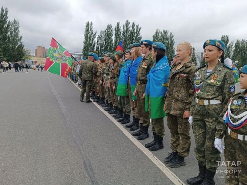 Паян Сывлăш десант çарӗсен кунне паллă тăватпăр