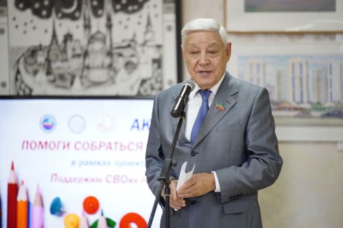 Хусанти Туслăх Çуртӗнче Фарид Мухаметшин СВОра пуç хунисен ачисемпе тӗл пулчӗ