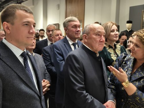 Хусан Кремлӗнчи Йышăну вырăнӗсен залӗнче Атăлçи халăхӗсен наци тумӗсен куравӗн çӗнетнӗ экспозицийӗ уçăлчӗ