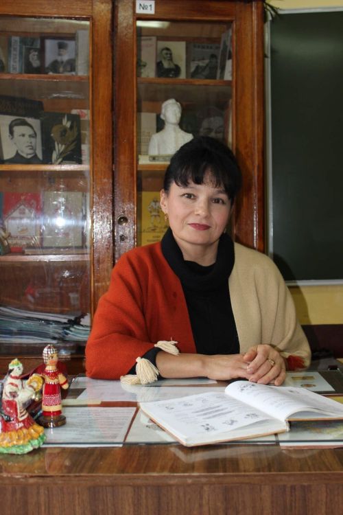 Людмила СЕМЁНОВА: «Тăван чӗлхепе калаçма пăрахмастпăр?»