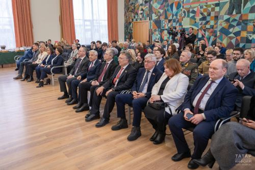 Тутарстанра Раççей Пичет кунӗ журналистсен ятарлă çар операцине хутшăннă тăванӗсене халалланă куравпа уçăлчӗ