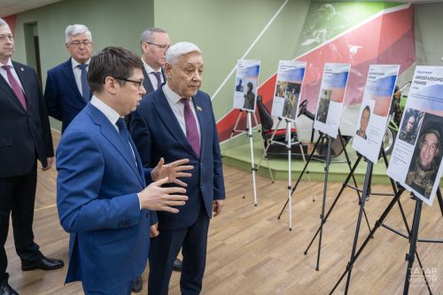 Тутарстанра Раççей Пичет кунӗ журналистсен ятарлă çар операцине хутшăннă тăванӗсене халалланă куравпа уçăлчӗ