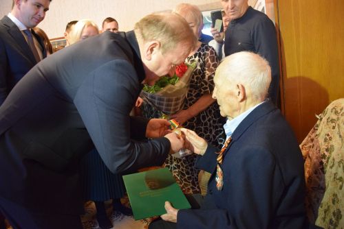 ВЕКОВОЙ ЮБИЛЕЙ ВЕТЕРАН ВОЙНЫ ФЕДОР МЕРДЮКОВ ОТМЕТИЛ В КРУГУ САМЫХ ДОРОГИХ ЛЮДЕЙ