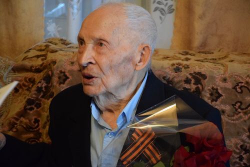 ВЕКОВОЙ ЮБИЛЕЙ ВЕТЕРАН ВОЙНЫ ФЕДОР МЕРДЮКОВ ОТМЕТИЛ В КРУГУ САМЫХ ДОРОГИХ ЛЮДЕЙ