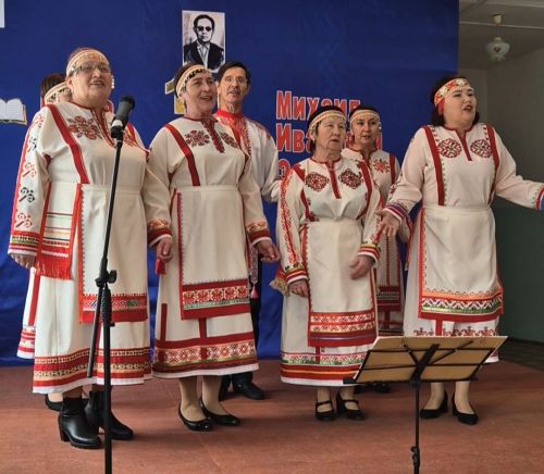 Ялавӑрта поэт-фронтовикӑн Михаил Захаровӑн 100-ҫуллӑхне паллӑ турӗҫ