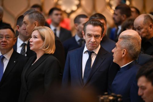 Галиаскар Камал театрăн çӗнӗ çуртне уçнă çӗре Раççейӗн паллă кино тата театр актерӗ Владимир Машков килчӗ