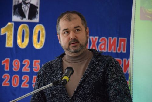 Ялавăрта поэт-фронтовикăн юбилейне паллă турӗç