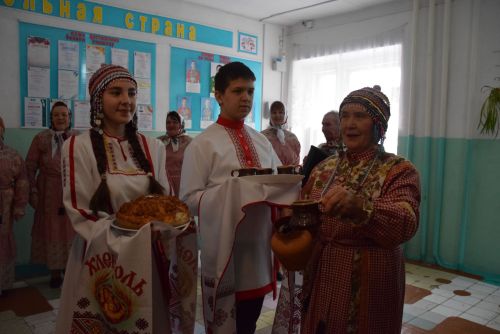 Ялавăрта поэт-фронтовикăн юбилейне паллă турӗç
