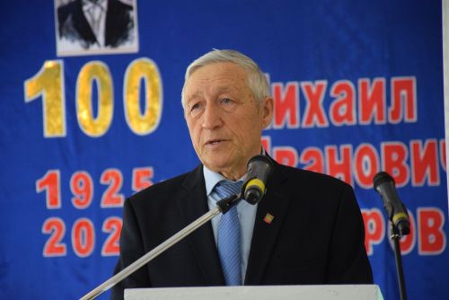 Ялавăрта поэт-фронтовикăн юбилейне паллă турӗç