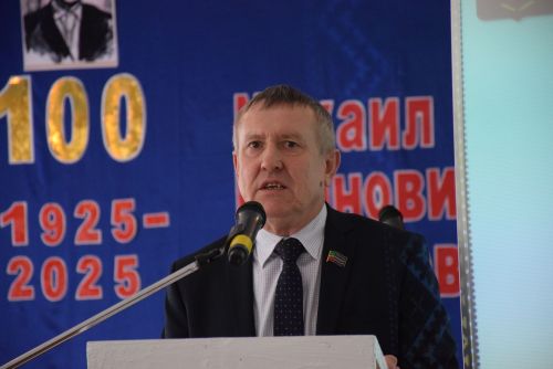 Ялавăрта поэт-фронтовикăн юбилейне паллă турӗç