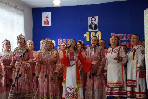 Ялавăрта поэт-фронтовикăн юбилейне паллă турӗç