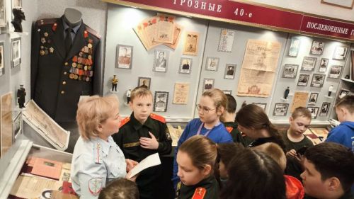 Чистайри кадетсем хулан милицийӗн истори музейӗнче пулнă