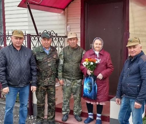 Çӗпрел районӗнчи çар ветеранӗсем салтак амăшӗсене савăнăç парнелеççӗ