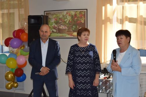 Кивӗ Ӳсел вăтам шулӗнче вӗренекенсем ватăсене уявпа саламларӗç
