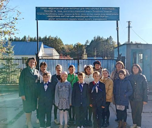 Кивӗ Ӳсел вăтам шулӗнче вӗренекенсем ватăсене уявпа саламларӗç