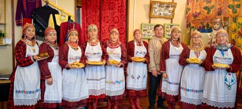 Патраклăсем Пукравра капак купли пӗçерсе çиеççӗ