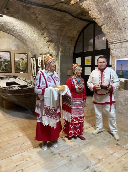 Выставка чувашского художника Евгения Емельянова в Севастополе