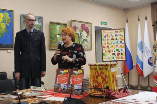 Санкт-Петербург чăвашӗсем Максим Кузнецовăн кӗнекипе паллашрӗç