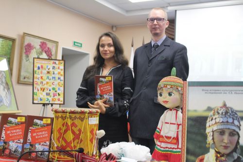 Санкт-Петербург чăвашӗсем Максим Кузнецовăн кӗнекипе паллашрӗç