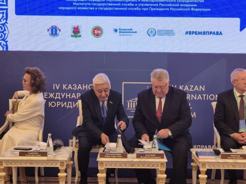 Фарид Мухаметшин Хусанти юридици форумӗ тӗнче умӗнче тӑракан ҫивӗч ыйтусене татса пама ӑнӑҫлӑ вырӑн пулнине палӑртрӗ