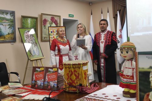 Санкт-Петербург чăвашӗсем Максим Кузнецовăн кӗнекипе паллашрӗç