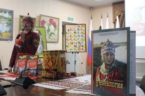 Санкт-Петербург чăвашӗсем Максим Кузнецовăн кӗнекипе паллашрӗç