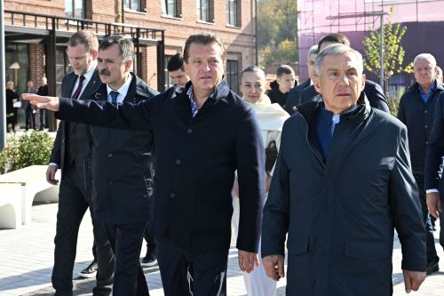 Рустам Минниханов: «Вӗрентекен ӗҫӗ чыслӑ та пархатарлӑ»