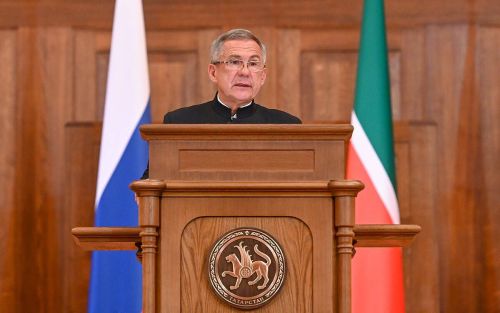 Рустам Минниханов  Чӗнӳпе тухать