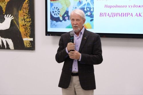 Хусан Кремлӗнче Владимир Акимовăн ӗçӗсен куравӗ уçăлать